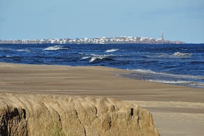 Entre los conocidos balnearios de La Pedrera y Cabo Polonio, se encuentra una playa que ya es un secreto a voces