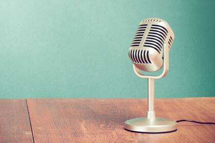 Entre los hispanos de 35 a 49 años, el promedio semanal dedicado a escuchar radio es de 9 horas y 7 minutos (Archivo)