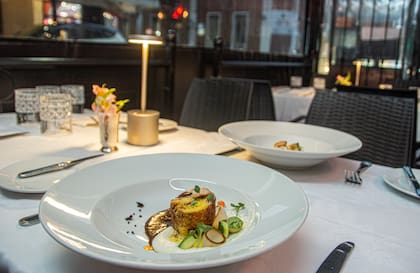 Entre los nombres ya instalados en el barrio, Roux sigue siendo una referencia para quienes buscan una experiencia de fine dining