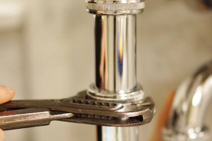 Entre los requisitos clave se incluyen un año de experiencia, licencia de conducir y disponibilidad para viajar