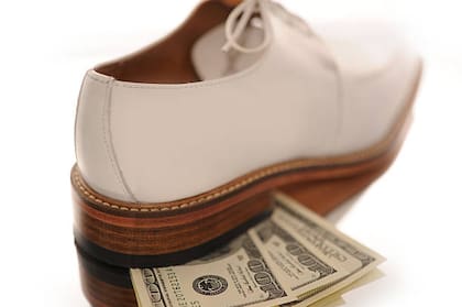 Entre los rituales del portal 222, tendrás que utilizar algo de tu dinero y guardarlo en tu calzado (Foto: Pixabay)