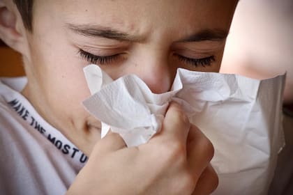 Entre los síntomas del Covid está la tos y la congestión nasal