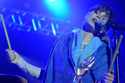 Entre los temas que interpretó Natalie, no pudo falta De a dos, la cortina de Pequeña Victoria