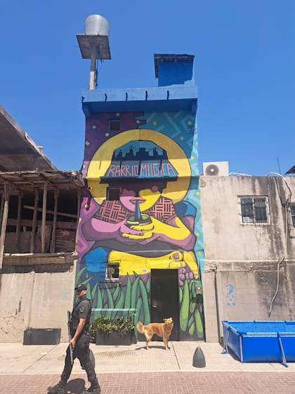 Entre murales icónicos, ferias y espacios comunitarios, los visitantes descubren una nueva faceta de la Villa 31
