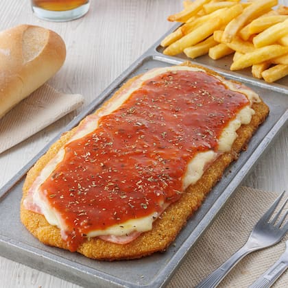 Entre otras especialidades, ofrecen milanesas a la napolitana