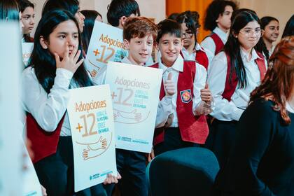 Entre otras iniciativas, el Poder Judicial provincial armó una campaña para visibilizar historias de chicos de más de 12 años que esperaban por una familia