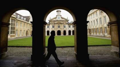 Entre otras muchas opciones, la Universidad de Cambridge ofrece la opción de aprender árabe y chino por Internet