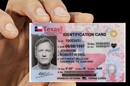 Entre otros documentos, una identificación Real ID de Texas sirve como documento válido para tramitar una licencia