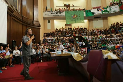 Nahuel Levaggi, de la UTT, destacó que las organizaciones de la agricultura familiar tienen propuestas concretas para garantizar alimentos sanos a precios justos