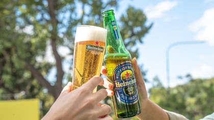 Entre pasada y pasada, la Heineken House sumó cerveza tirada y Heineken 0.0 a un espacio donde la atención siempre volvía al circuito.