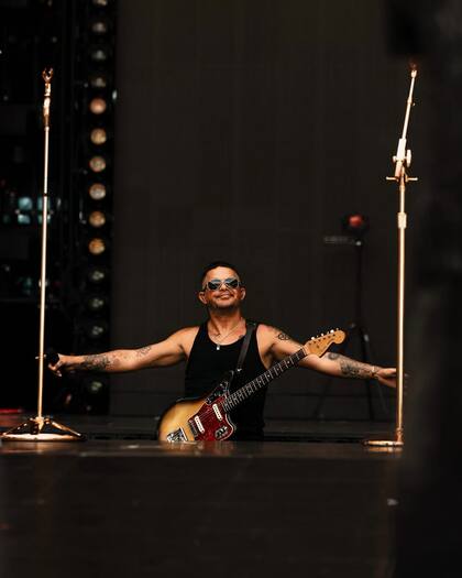 Entre sus colaboraciones más destacadas se encuentran la exitosa “La Tortura” con Shakira (2005) y trabajos con artistas como Juanes, Camila Cabello, Alicia Keys, entre otros (Foto: Instagram @alejandrosanz)