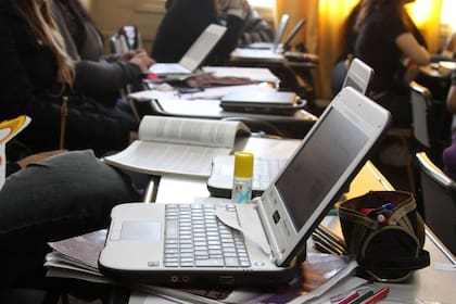 Entre sus líneas de trabajo más importantes se encuentra el desarrollo del modelo uno a uno, que comenzó con pilotos en 2008 y culminó en la implementación del programa Conectar Igualdad en 2010