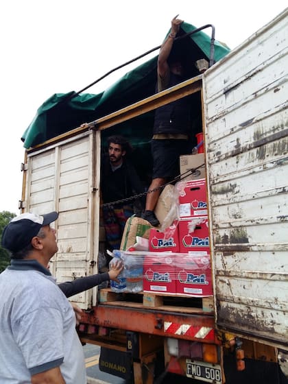 Entrega de alimentos de a Fundación Sí a los comedores comunitarios