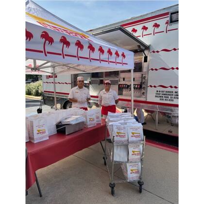 Entrega de alimentos gratuitos en Texas (Facebook catholiccharitiesdallas)