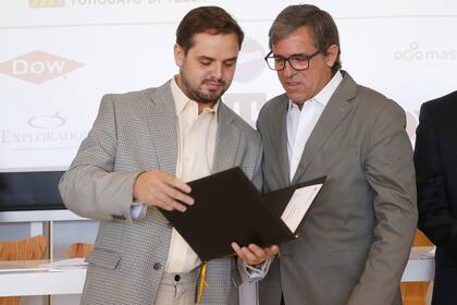 Juan Pablo Carranza con Carlos Reymundo Roberts