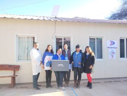 Entrega de equipos en escuelas de Salta.