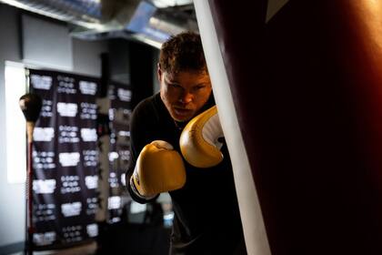 Canelo viene de vencer a Ryder y Charlo sin nocauts, pero con dominio absoluto, lo que fortalece su condición de favorito