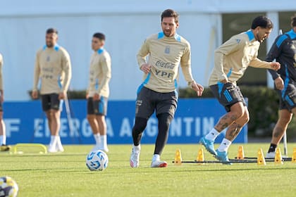 Entrenamiento de la Selección Argentina en el predio de Ezeiza, previo al partido con Chile por las eliminatorias del Mundial 2026. Messi