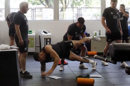 Entrenamiento de los All Blacks en el CENARD