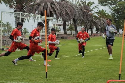 Entrenamiento de los arqueros de Rampla Juniors, que se prepara para el torneo uruguayo de segunda división