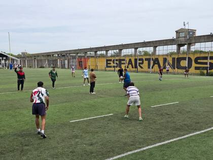 Entrenamiento de rugby de los reclusos de la U48 que participan de los programas de la Fundación Espartanos