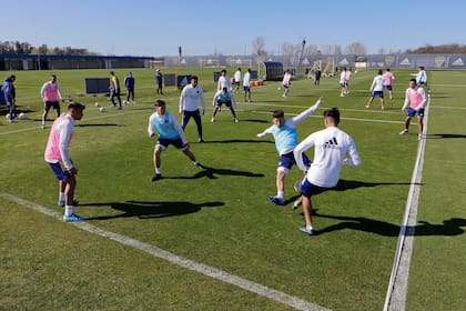 Todos los resultados de los hisopados realizados al plantel xeneize el domingo último dieron negativo