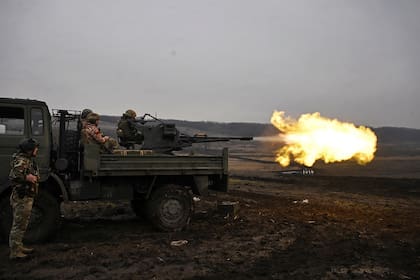 Entrenamiento militar ucraniano cerca de Bakhmut. (Lynsey Addario/The New York Times)