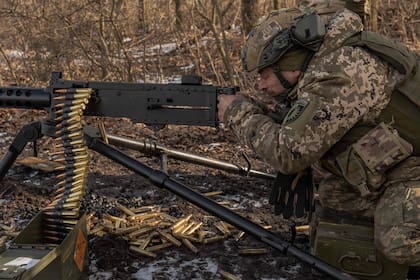 Entrenamiento militar ucraniano en la región de Donetsk. (Roman PILIPEY / AFP)