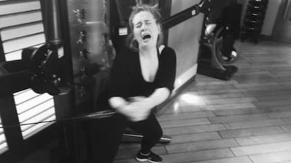 Entrenar no es la tarea más divertida para Adele, que no duda en compartir en las redes sociales como se siente al respecto