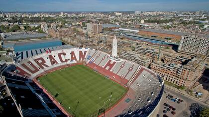 Entusiasmo en Barracas por la llegada de 10.000 nuevos vecinos
Serán los futuros habitantes de un complejo de 2485 viviendas que construye la Nación detrás de la cancha de Huracán; en el barrio creen que crecerán el comercio y el movimiento en la zona