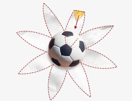 Envolver una esfera de forma impecable requiere cortes en forma de pétalos