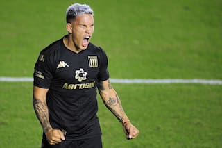 Sufrió hasta el final: Racing hizo tres goles juntos y evitó un papelón