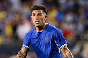 Enzo Fernández, con la camiseta de Chelsea: a partir de esta temporada usará la número 8, que inmortalizó un ídolo del club londinense como Frank Lampard