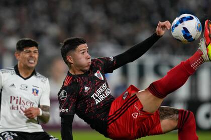 Enzo Fernandez con la camiseta de River en la Copa Libertadores 2022 y ante Colo Colo
