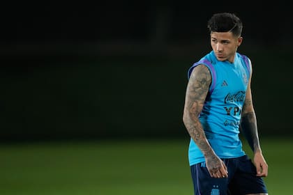 Enzo Fernández en el entrenamiento de la selección Argentina en la Universidad de Qatar, Doha