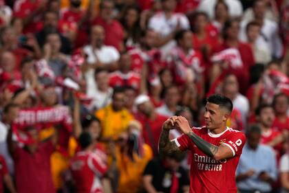 Enzo Fernández es irado por la hinchada de Benfica; el argentino se ganó el cariño a base de buenos rendimientos