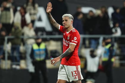 Enzo Fernández, hasta el momento, no se despidió de Benfica; trata de mantenerse al margen