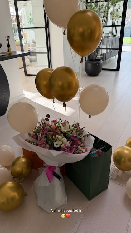 Enzo Fernández recibió a Valentina Cervantes con regalos, flores y globos (Foto: Captura Instagram/@valucervantes)