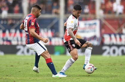 Enzo Fernández representa la evolución del número 5; brilló en el clásico que River le ganó a San Lorenzo.