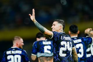 Otro triunfo irrelevante en una noche extraña: el campeón del mundo merece que la AFA lo trate como tal