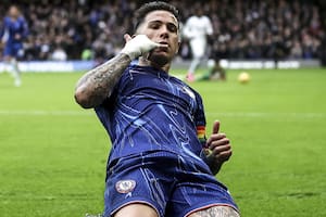 Enzo Fernández y una marca registrada: el teléfono en su festejo