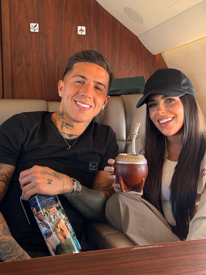 Enzo Fernández y Valentina Cervantes se encuentran juntos desde la adolescencia