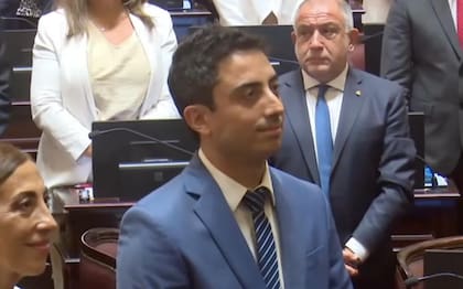 Enzo Fullone asumió como senador en reemplazo de Lorena Villaverde
