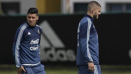 Enzo Pérez junto a Icardi, en la última convocatoria