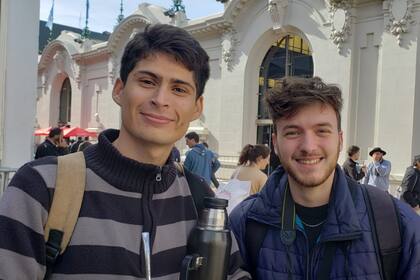 Enzo y Walter, dos alumnos de la Universidad Nacional de San Antonio de Areco