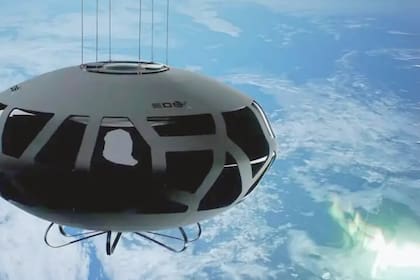 EOS X Space apostó desde un inicio por un modelo de negocio centrado en el turismo estratosférico: vuelos tripulados que alcanzan los 40 kilómetros de altitud mediante cápsulas presurizadas impulsadas por globos de helio, con una duración de entre 5 y 6 horas