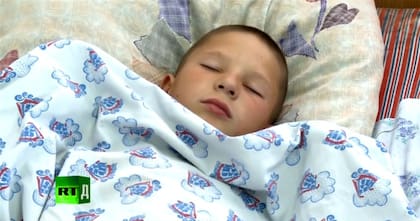 Epidemia de sueño. Algunas imágenes de un documental que hizo el sitio ruso RT sobre la "epidemia del sueño" que sufre Kalachi, una pequeña aldea situada al noroeste de Astana, la capital de Kazakhstán. Las víctimas que se duermen de repente explican en el video que, cuando despiertan en el hospital