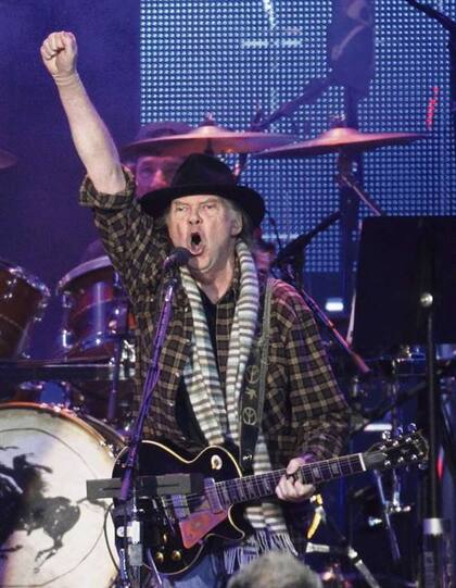 Neil Young demandó a la plataforma