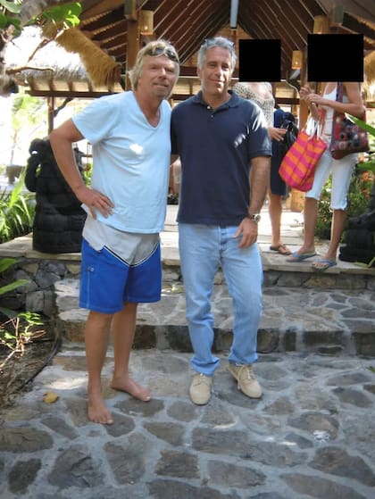 Epstein junto a Richard Branson, en una foto difundida por el Departamento de Justicia