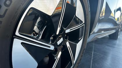 Equipa llantas de aleación de 18 pulgadas